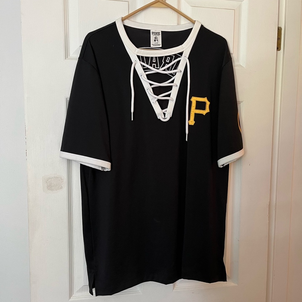 Love PINK Pittsburgh Pirates tee